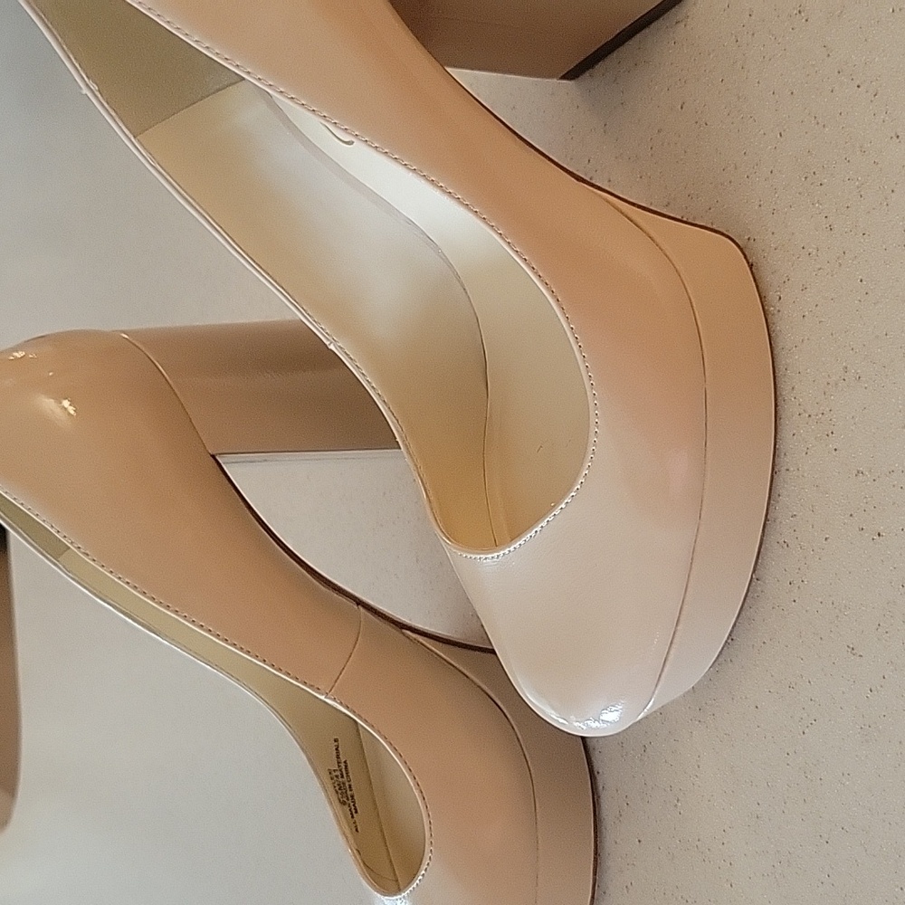 Elegant Nude Pumps Worn Once - Picture 3 of 8